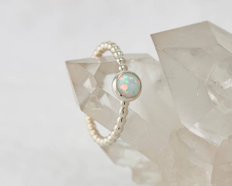 Opal Ring - Silber Moderner Ring Mit Gepunktetem Muster Band - Sterling Silberschmuck Opal Ring - Silber Moderner Ring Mit Gepunktetem Muster Band - Sterling Silberschmuck von Artulia