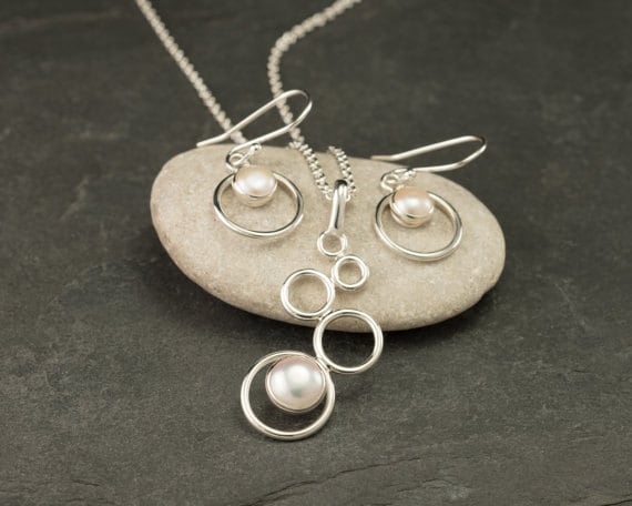 Perlenkette, Perlenohrringe - Perlenschmuck Set - Sterling Silber Perle Hochzeitsschmuck 2 Stück Set Perlenkette, Perlenohrringe - Perlenschmuck Set - Sterling Silber Perle Hochzeitsschmuck 2 Stück Set von Artulia