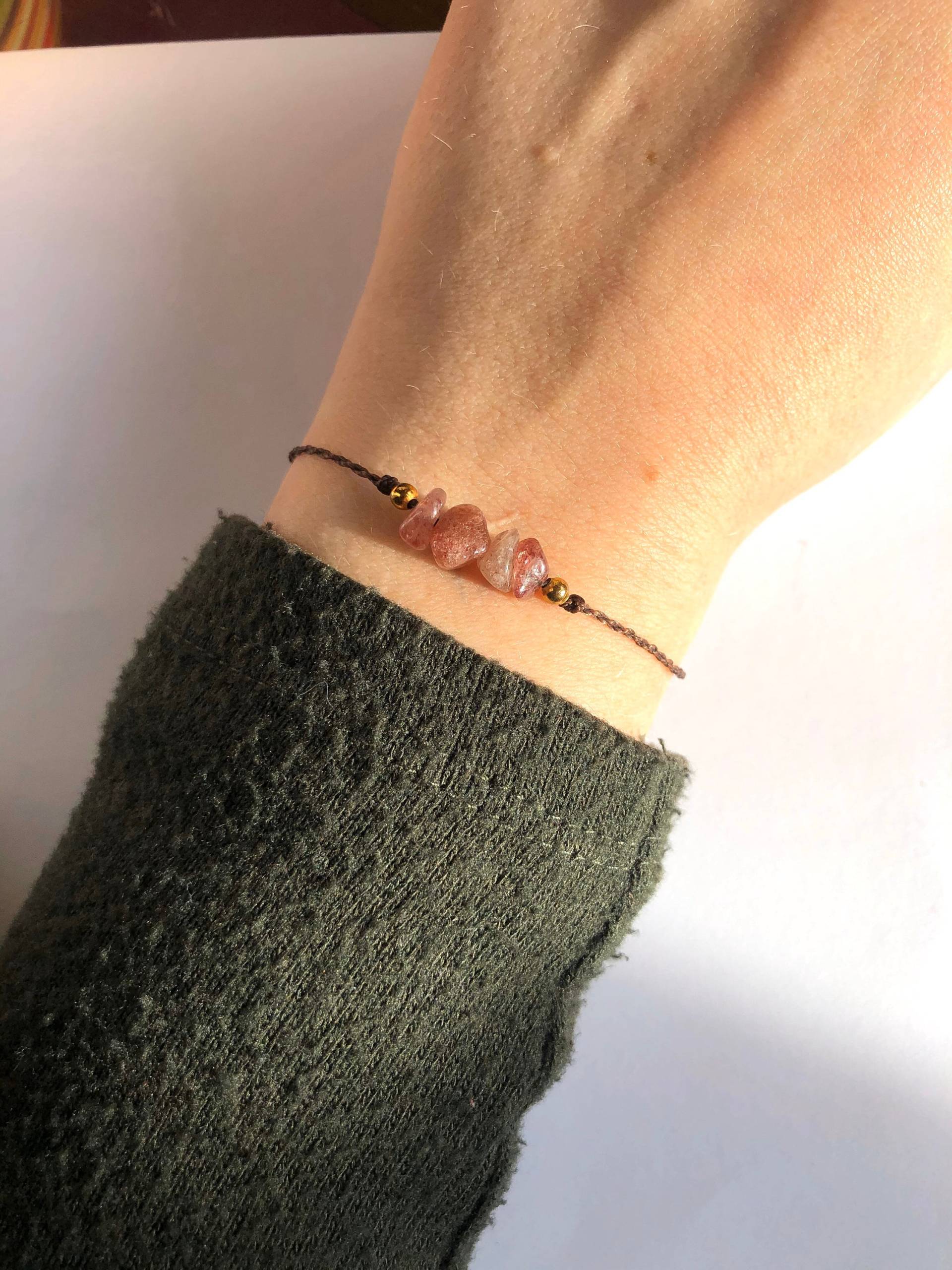 Makramee Armband Mit Edelstein Und Goldenen Perlen - Granat Amethyst Rosenquarz Aventurin Tigerauge Uvm von ArtundWeiseShop