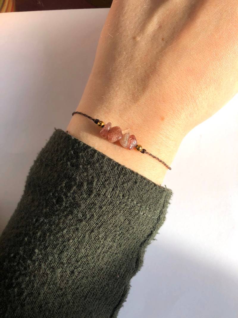 Makramee Armband Mit Edelstein Und Goldenen Perlen - Granat Amethyst Rosenquarz Aventurin Tigerauge Uvm von ArtundWeiseShop