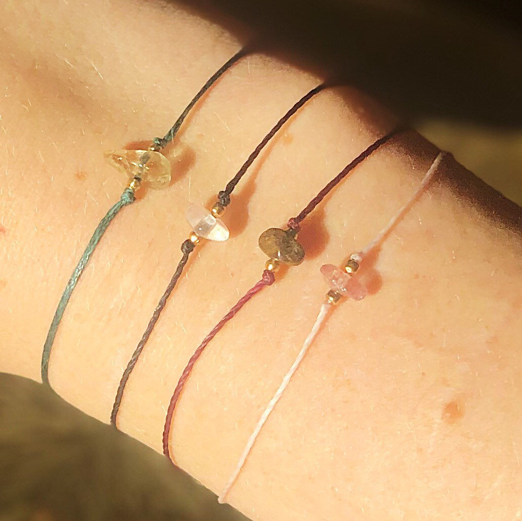 Makramee Armband Mit Edelstein Und Messingperlen Minimalistisch von ArtundWeiseShop