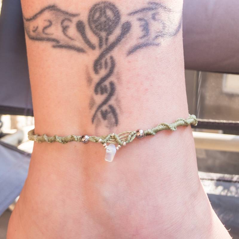 Makramee Fußkettchen Mit Edelsteinen - Rosenquarz, Granat Silberne Perlen von ArtundWeiseShop