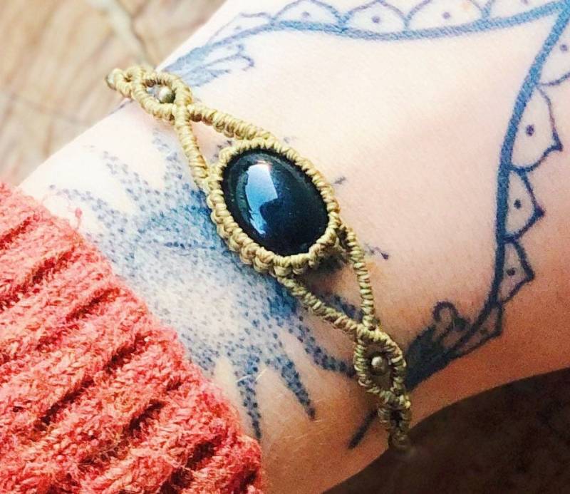 Verstellbares Makramee Armband Mit Schwarzem Onyx Edelstein von ArtundWeiseShop