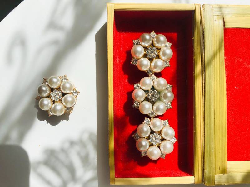 Vintage Perlen-Manschettenknöpfe Mit Strasssteinen Im Blumen-Design von Artvili