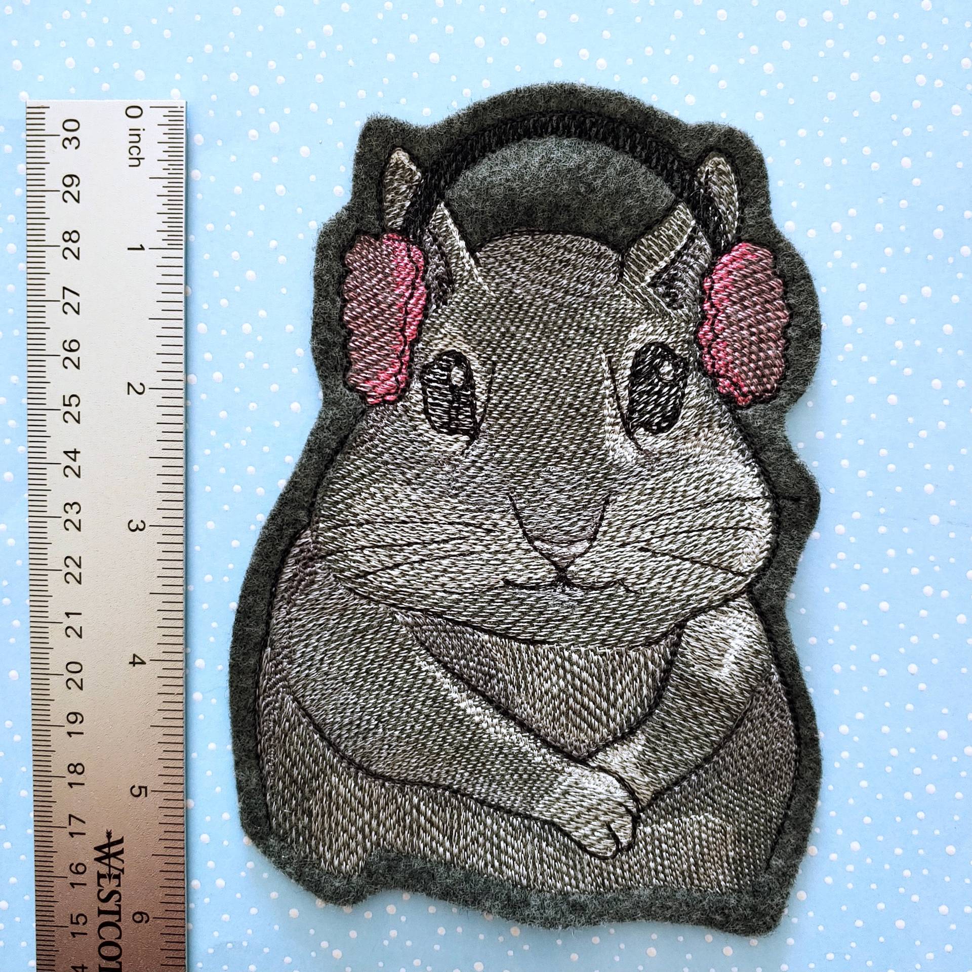 Patch Chipmunk Mit Kopfhörer Bügeln Oder Aufnähen Kleidung 6 X 4, 50 Zoll ~ Entzückend Rucksack Mütze Jeansjacke Tote Patch Chipmunk Mit Kopfhörer Bügeln Oder Aufnähen Kleidung 6 X 4, 50 Zoll ~ Entzückend Rucksack Mütze Jeansjacke Tote von ArtyGirlz