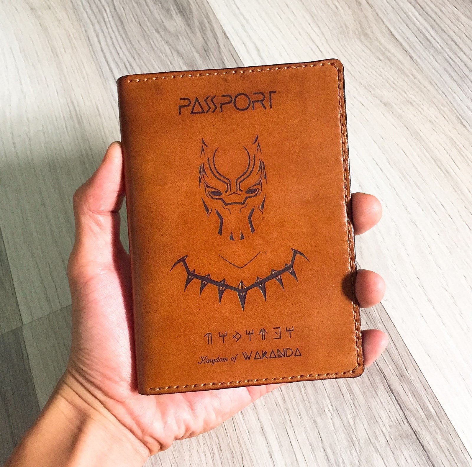 Black Panther Passport Inhaber Wakanda Inspiriert Leder Brieftasche von ArtyyGiftsHouse