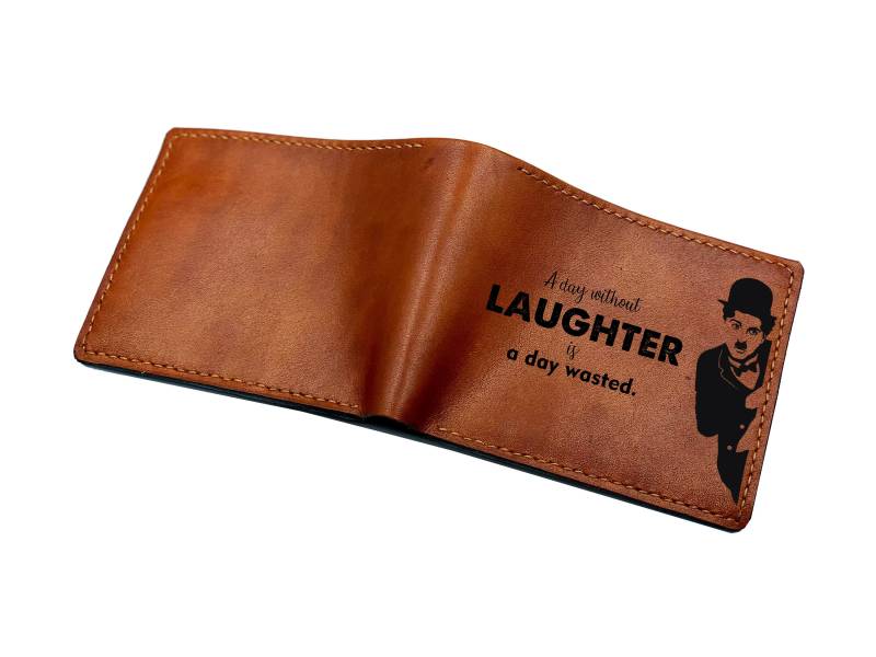 Charlie Chaplin Leder Handgefertigte Brieftasche/Positive Vibe Geschenk Legendäre Ikone Benutzerdefinierte Männer Weihnachts Premium Geschenkidee von ArtyyGiftsHouse