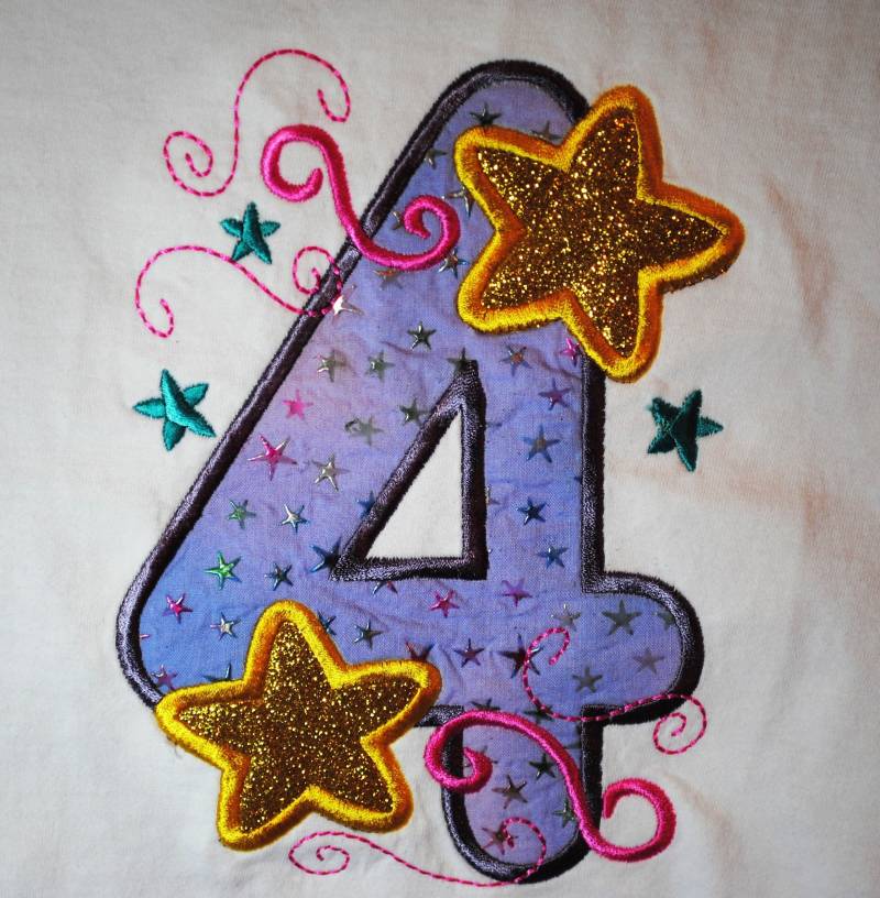 Bestickte Geburtstag Shirt Für 4 Jahre Altes Kind Mit Applikation - Unisex 4. Geburtstagsgeschenk Geschenk Geburtstags-Party von ArtzyEmbroideryKids