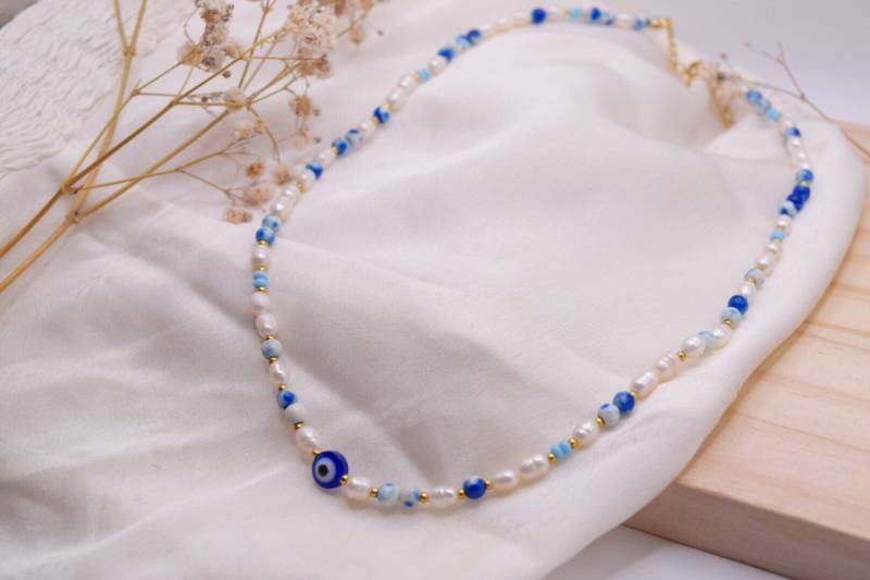 Handegemachte Perlenkette Mit Nazar-Auge Und Süßwasserperlen/Geschenkidee Frau/Hallskette Blau Weiß/Besondere Kette/Gift Idea Woman/Gift von ArubaJewellery