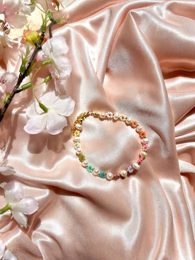 Handgemachtes Blumenarmband Aus Süßwasserperlen in Pastell/Armband Einschulung Kind/Geschenk Für Sie/Frau/Freund/Perlenarmband/Süßes Armband von ArubaJewellery