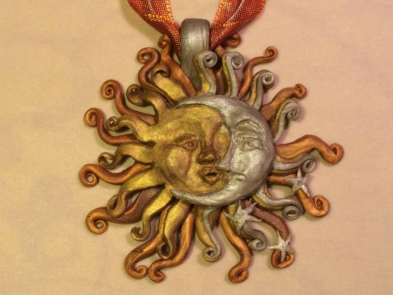 Gold Und Silber Sonne Mond Anhänger, Celestial Pagan Clay New Age Schmuck, Solar Lunar Anhänger Gold Und Silber Sonne Mond Anhänger, Celestial Pagan Clay New Age Schmuck, Solar Lunar Anhänger von ArwenDelyonWorks