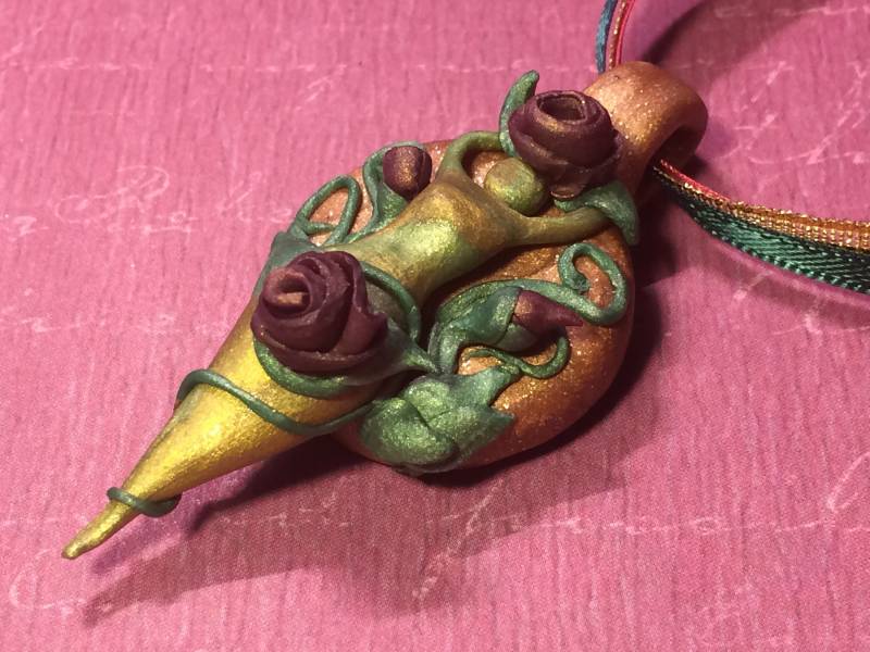 Rosy Goddess Clay Anhänger von ArwenDelyonWorks