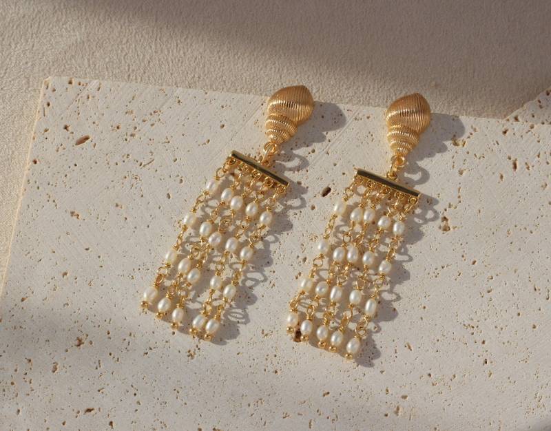 Ohrhänger Aus Süßwasserperlen Ohrhänger Aus Süßwasserperlen von AsBoldAsJewelry