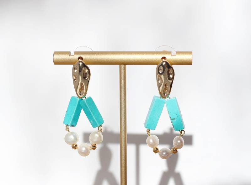 Ohrringe Aus Türkis Und Süßwasserperlen Ohrringe Aus Türkis Und Süßwasserperlen von AsBoldAsJewelry