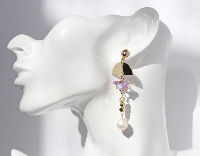 Ohrringe Mit Kristallen Und Süßwasserperlen Ohrringe Mit Kristallen Und Süßwasserperlen von AsBoldAsJewelry