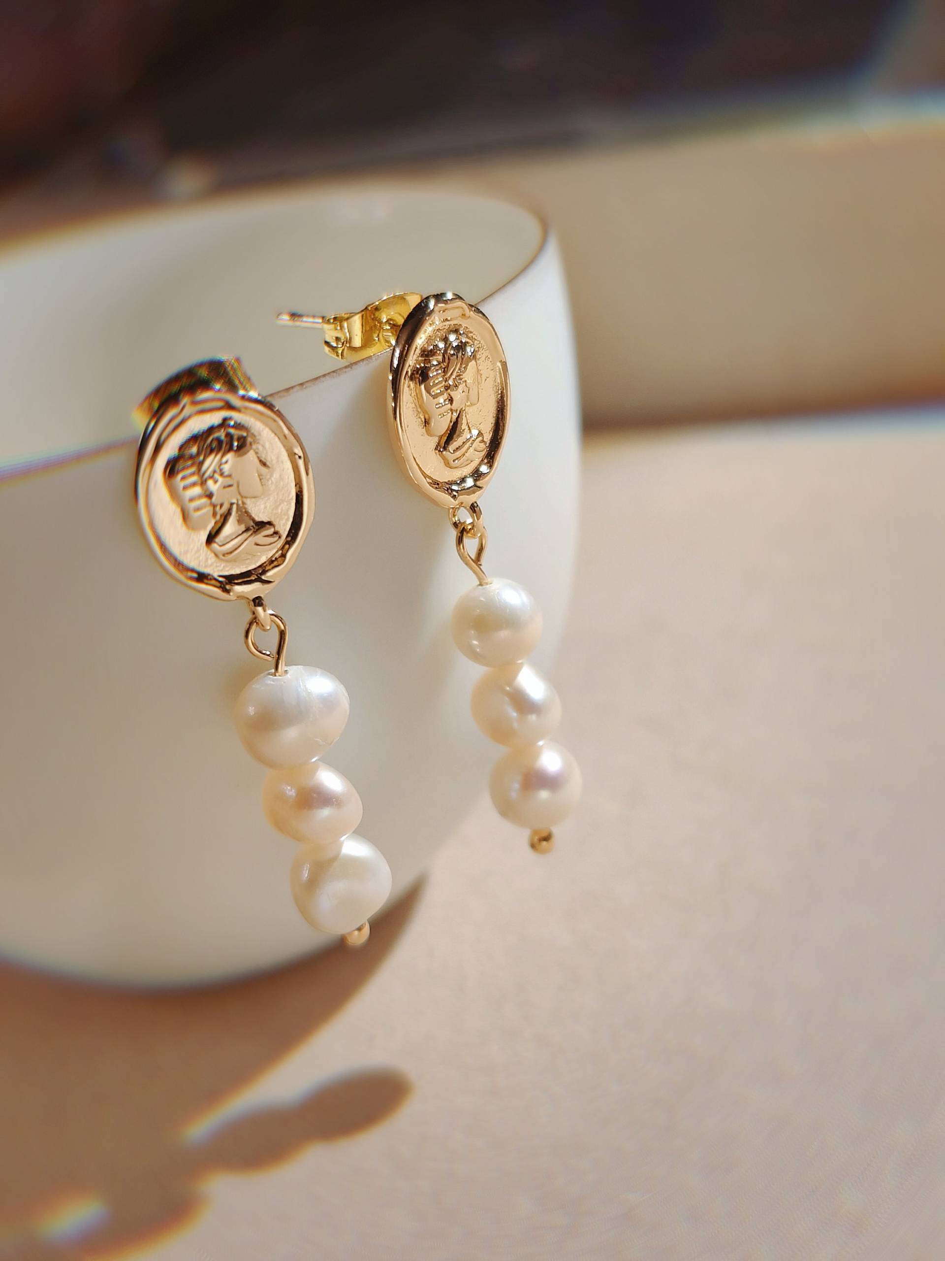 Ohrringe Mit Süßwasserperlen Ohrringe Mit Süßwasserperlen von AsBoldAsJewelry