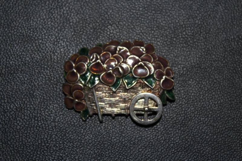 Ziemlich Vintage Brosche in Form Einer Fahrbaren Blume Barrow Ziemlich Vintage Brosche in Form Einer Fahrbaren Blume Barrow von AsFoundByUs4U