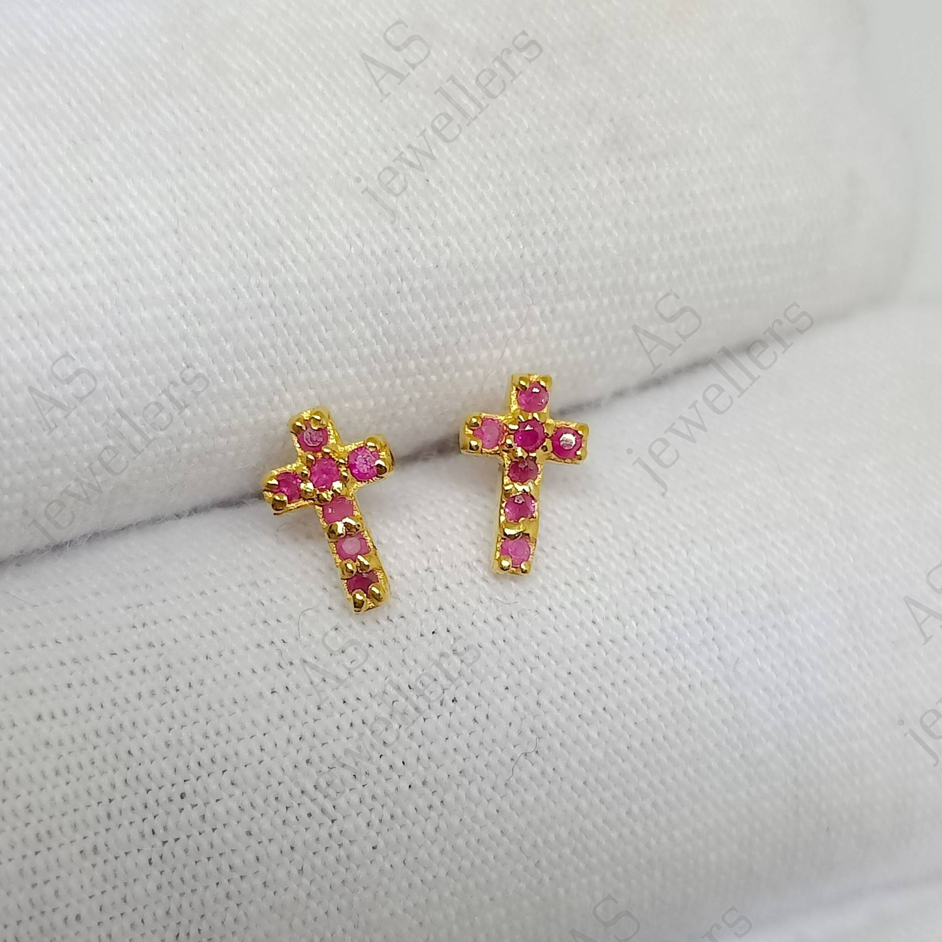 Criss Cross Ohrstecker, Natürliche Rubin Kreuz Perfekte Geschenkidee, Weihnachtsgeschenk, 925 Silber Kreuz, Taufe Geschenk, Kinder Geschenke von AsJewelersJaipur