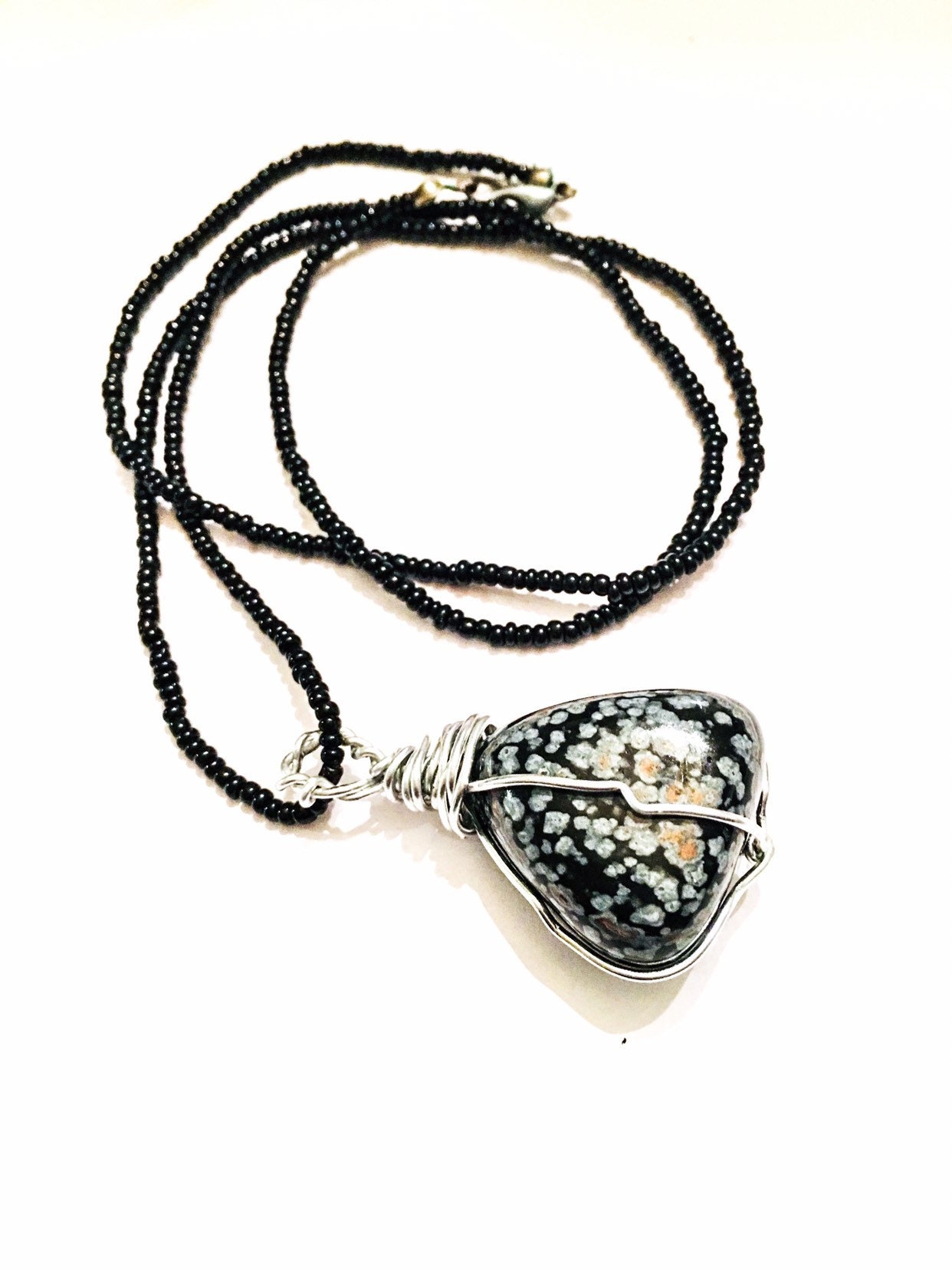 Schneeflocken Obsidian Edelstein Halskette Schneeflocken Obsidian Edelstein Halskette von AsWeOnceWereSpirit