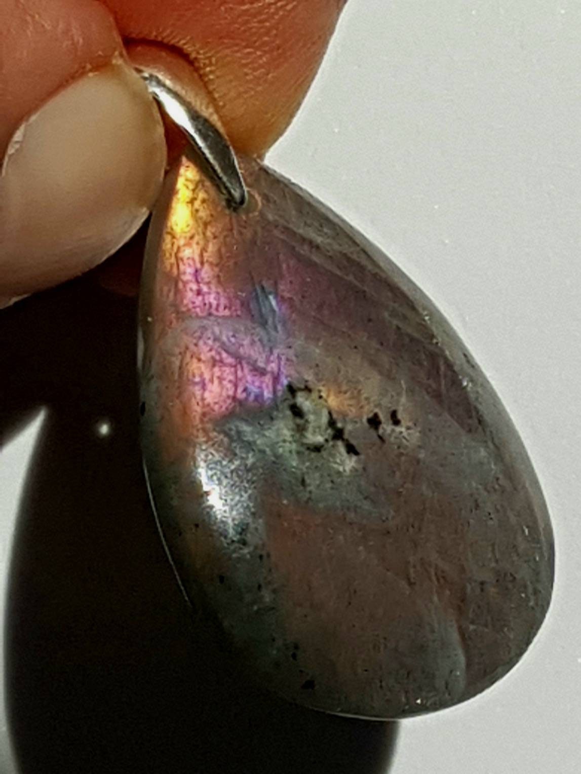 Aussergewöhnlich Schöner Labradorit Anhänger in Regenbogenfarben Aussergewöhnlich Schöner Labradorit Anhänger in Regenbogenfarben von AscadeInternational