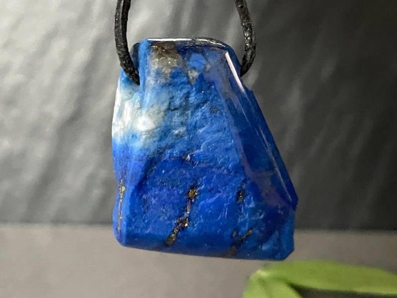 Echter Lapislazuli Anhänger Gebohrt in Einem Einzigartigen Design von AscadeInternational