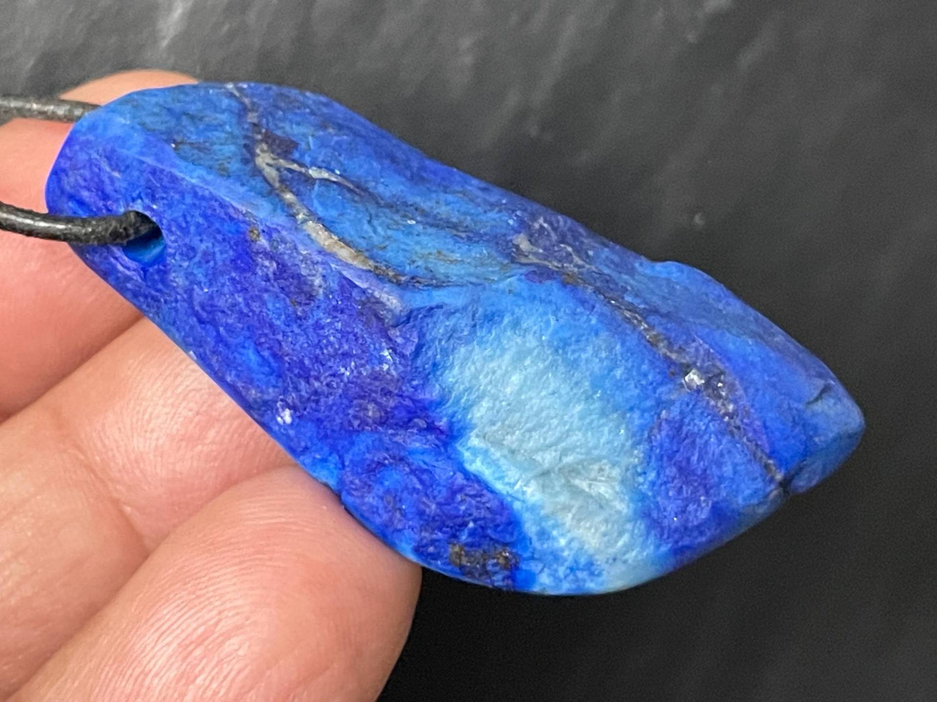 Echter Lapislazuli Anhänger Gebohrt in Einem Einzigartigen Design von AscadeInternational