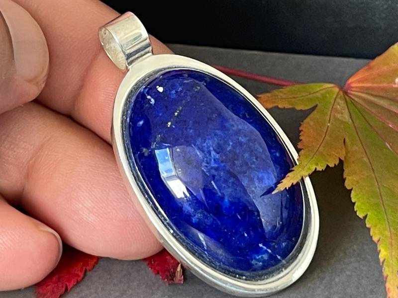 Ganz Besonderer, Grösserer, Echter Lapislazuli Mit Besonderer Pyritsprenkelung | Goldfarben in Silber 925 Sterling Eingefasst von AscadeInternational