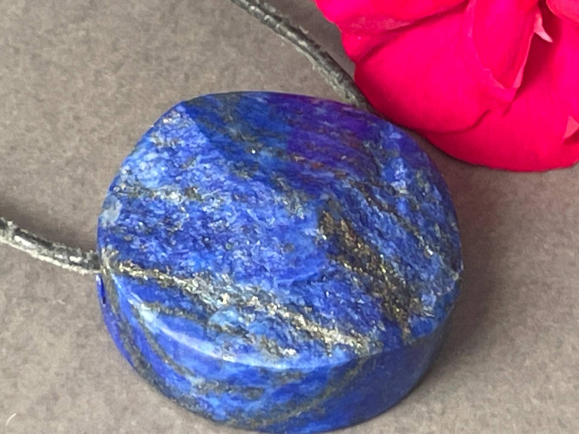 Lapislazuli Anhänger Gebohrt - Spiritueller Edelstein-Schmuck Als Unikat Für Intuition, Wahrheit & Neue Energie von AscadeInternational