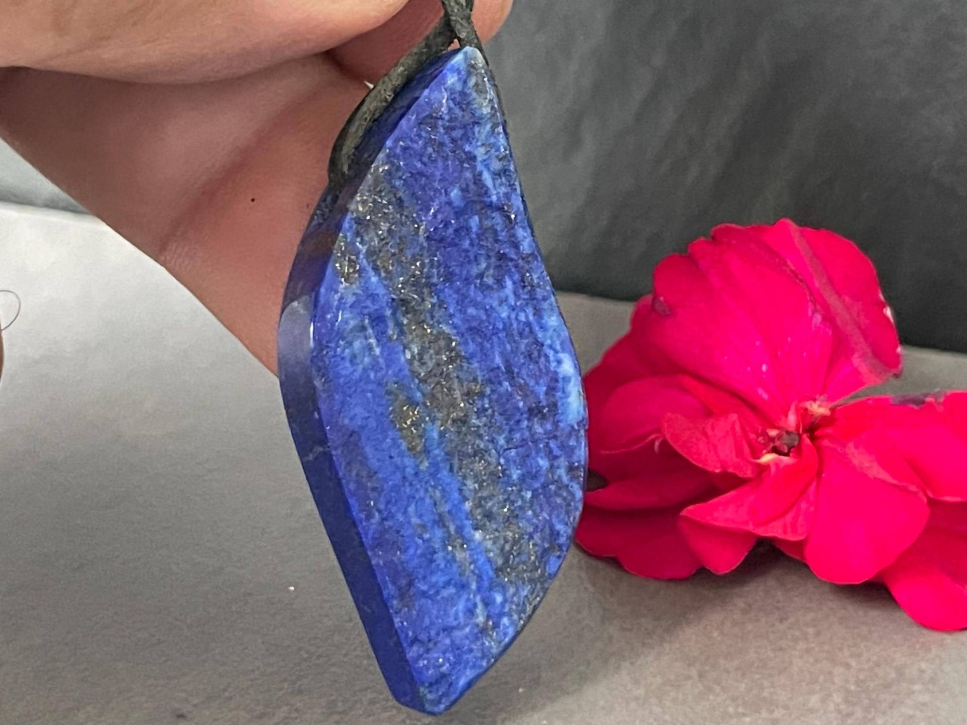 Lapislazuli Anhänger Gebohrt - Spiritueller Edelstein-Schmuck Als Unikat Für Intuition, Wahrheit & Neue Energie Lapislazuli Anhänger Gebohrt - Spiritueller Edelstein-Schmuck Als Unikat Für Intuition, Wahrheit & Neue Energie von AscadeInternational