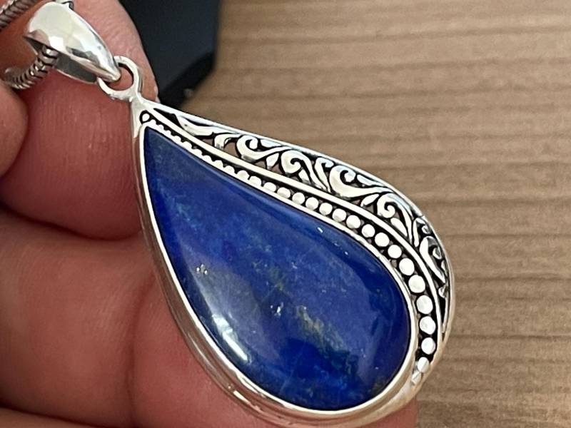 Lapislazuli-Anhänger in Sterling Silber | Einzigartig Intensives Blau Mit Pyritsprenkelung Symbol Für Weisheit Und Geschichte von AscadeInternational