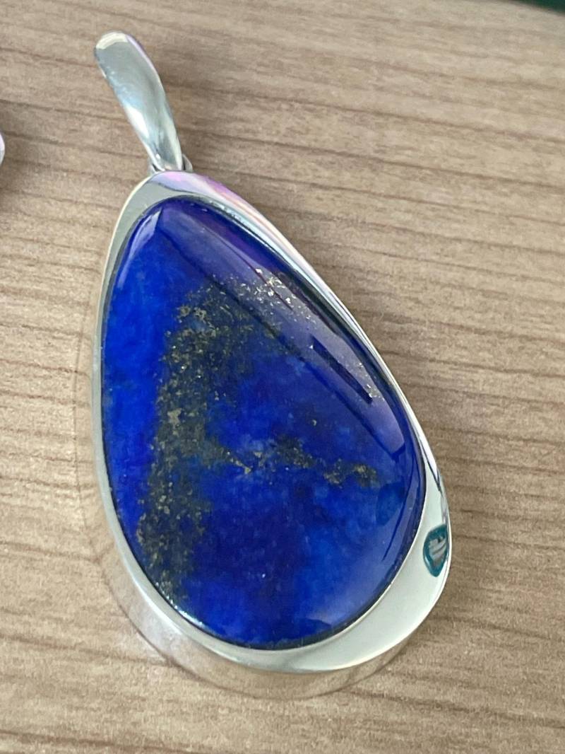 Lapislazuli-Anhänger in Sterling Silber | Einzigartig Intensives Blau Mit Pyritsprenkelung Symbol Für Weisheit Und Geschichte von AscadeInternational