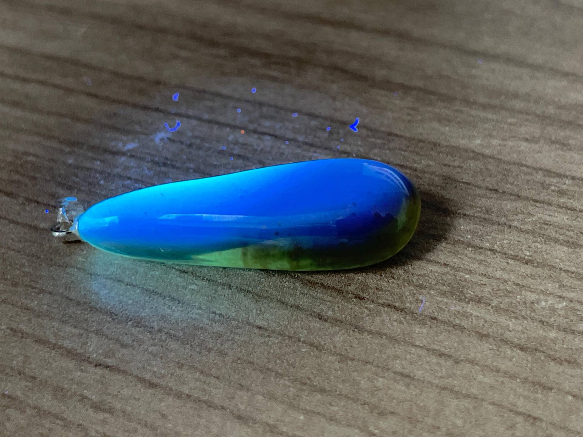 Phänomenaler, Seltener Blauer Bernstein Als Anhänger Mit Sterling Silber | 925 Uv Bildern von AscadeInternational