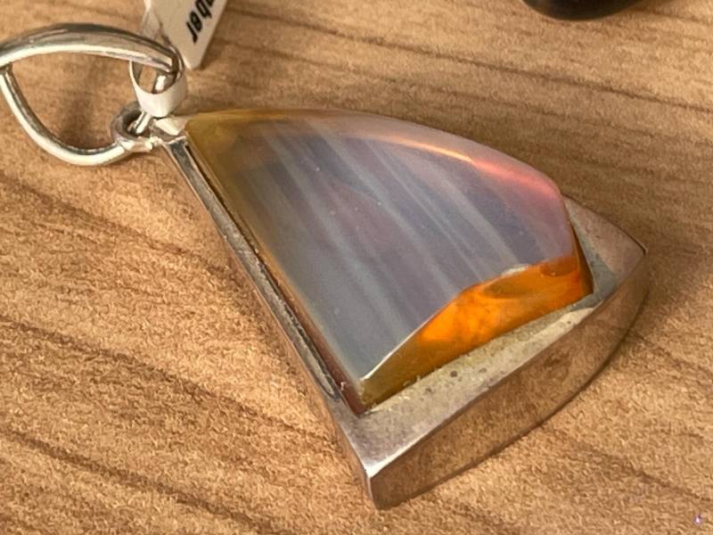 Phänomenaler, Seltener Blauer Bernstein Als Anhänger Mit Sterling Silber | 925 Uv Bildern von AscadeInternational