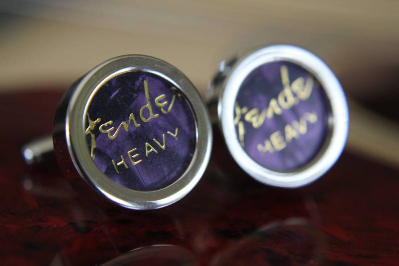 Lila Fender Gitarren-Plektrum Manschettenknöpfe Schwer - Mehrere Farben Jetzt Verfügbar von AsgardDesigns