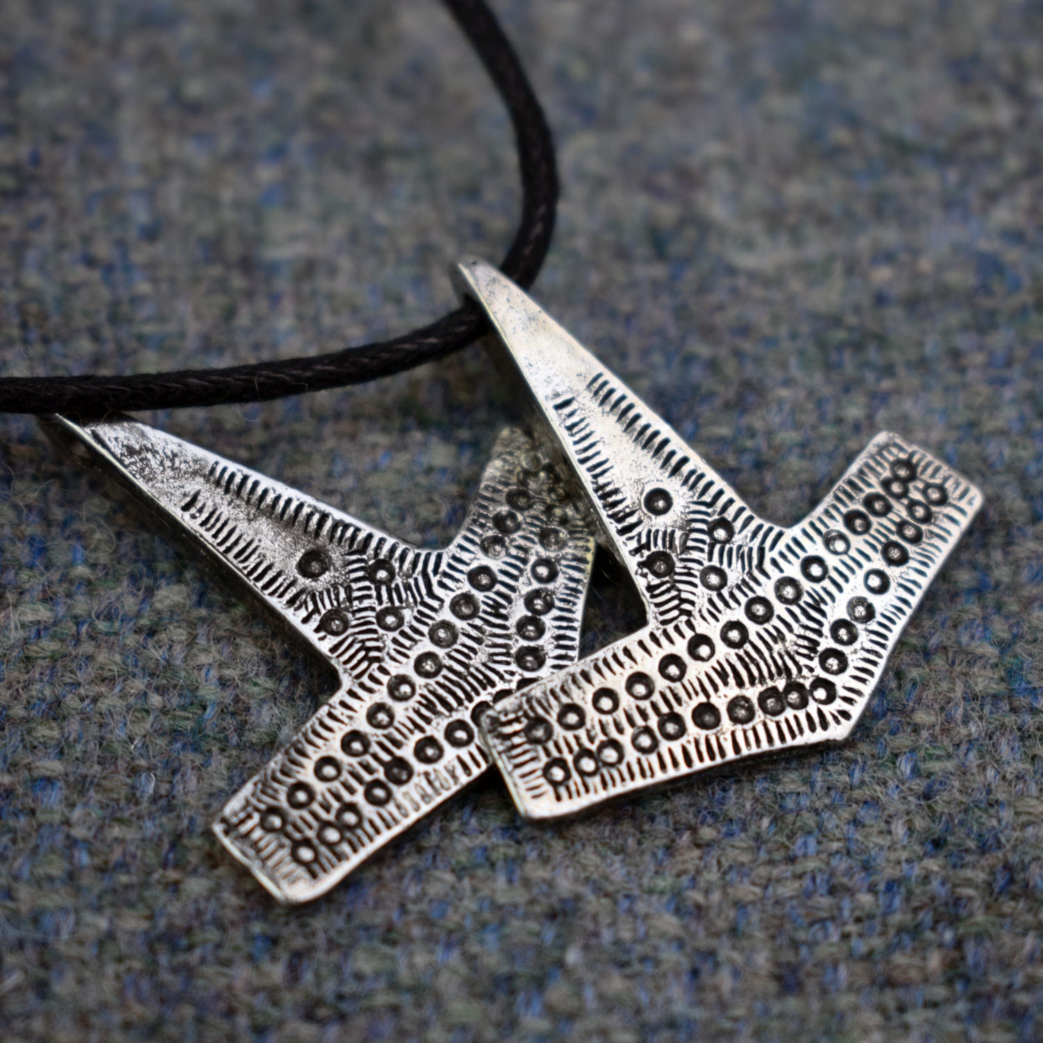 Wikinger Replik Eines Gehämmerten Thorshammer Mjölnir Anhänger Av021 Wikinger Replik Eines Gehämmerten Thorshammer Mjölnir Anhänger Av021 von AsgardScotland