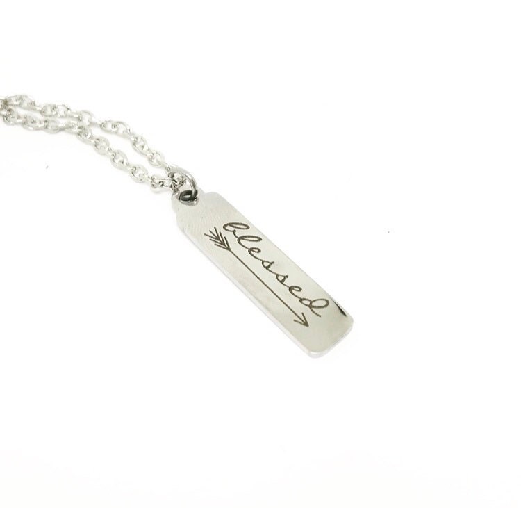 Gesegneter Pfeil Edelstahl Halskette Lasergravierte Anhänger Gesegneter Pfeil Edelstahl Halskette Lasergravierte Anhänger von AshandWinn