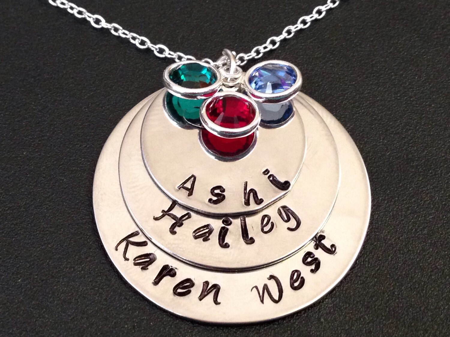 3 Layered Personalisierte Handgestempelte Mama Mutter Halskette Personalisiert Valentinstag von Ashijewelers