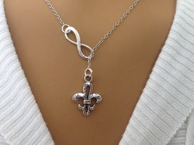 Antike Silber Fleur De Lis Lariat Halskette von Ashijewelers