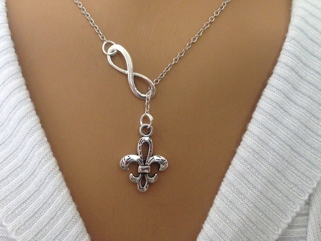 Antike Silber Fleur De Lis Lariat Halskette von Ashijewelers