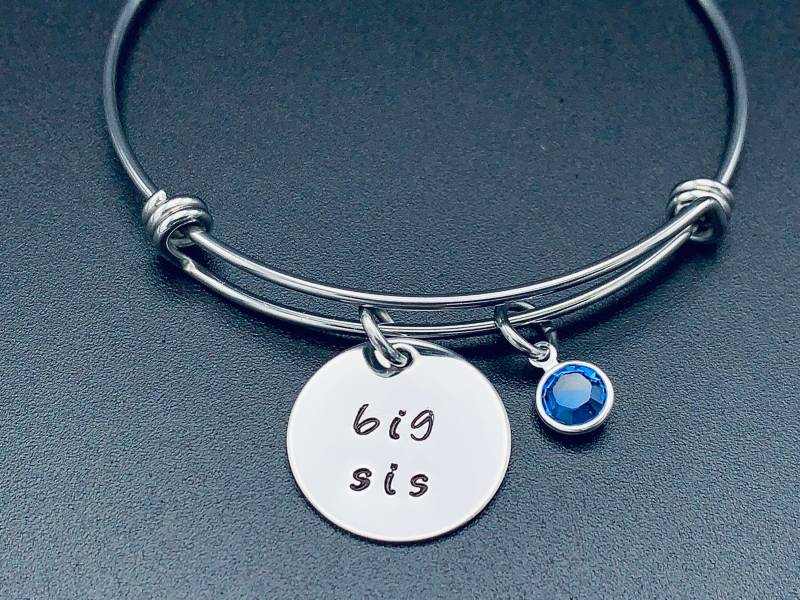 Armband Große Schwester Oder Kleine Hand Gestempelt Erweiterbare Personalisierte Geschwister Schmuck von Ashijewelers