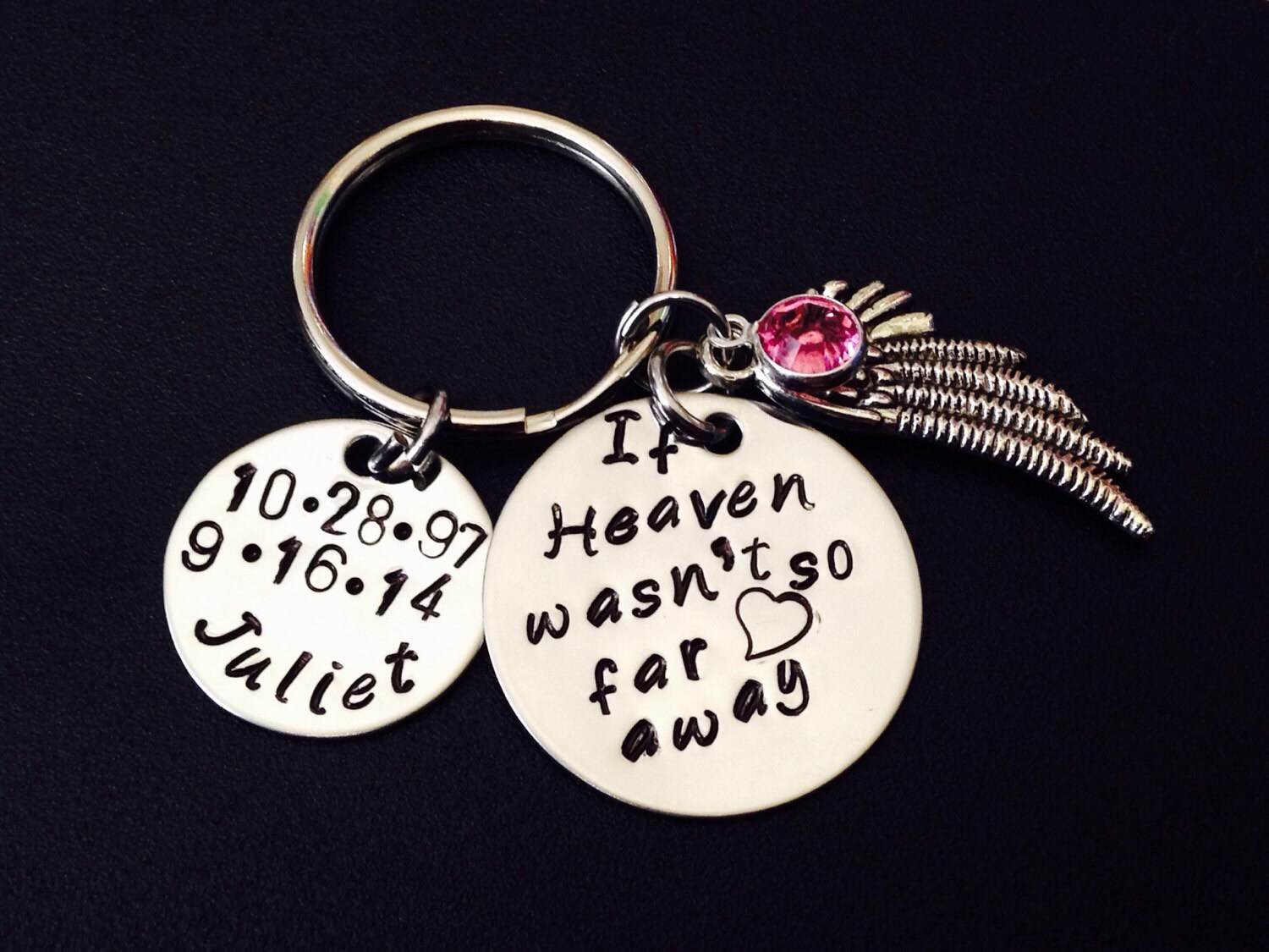 Auf Verkauf, Wenn Der Himmel Nicht So Weit Weg Hand Gestempelt Speicher Schlüsselanhänger Oder Halskette Mit Datum Und Namen von Ashijewelers
