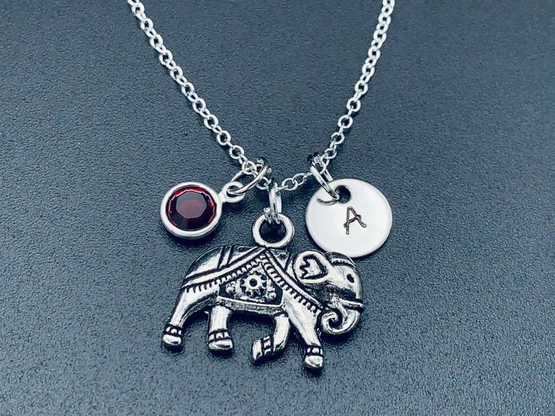 Elefant Handgestempelt Halskette - Personalisierte Initial Birthstone Schmuck Hochzeitsschmuck Geburtstagsgeschenk Glück von Ashijewelers