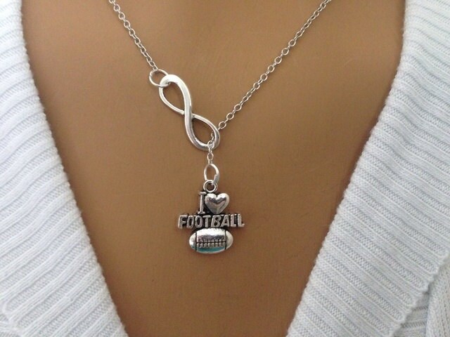 Für Alle Fußball-Liebhaber "I Love Football" Lariat Halskette von Ashijewelers