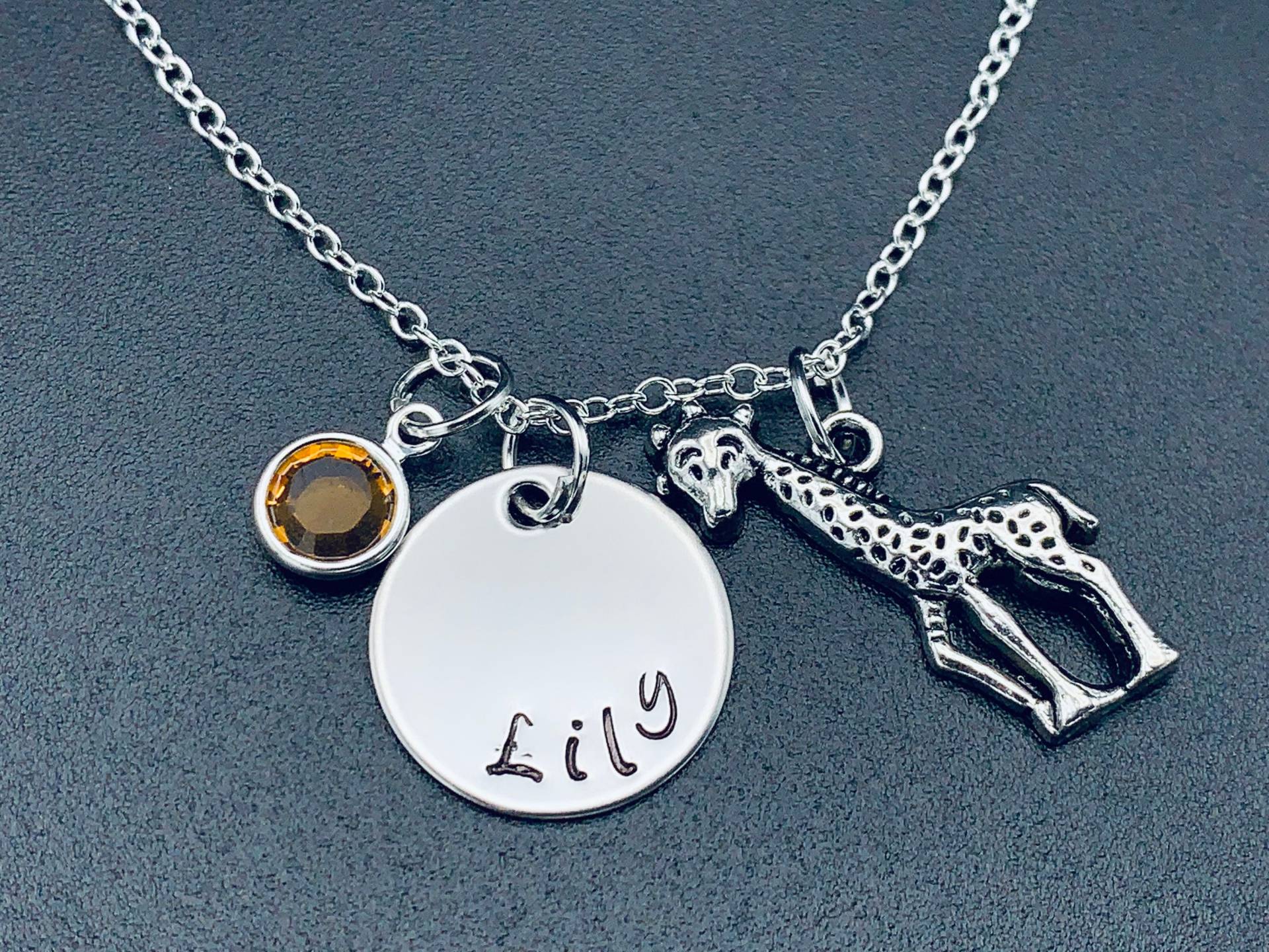 Giraffe Halskette, Tier Charme, Antike Silber Glänzende Neue Mama Schmuck von Ashijewelers