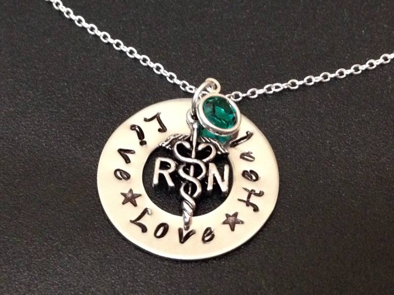 Hand Gestempelt Schmuck/Rn Halskette Krankenschwestern Krankenpflege Student -Rn Zu Lpn Oder Cadeceus Charme von Ashijewelers