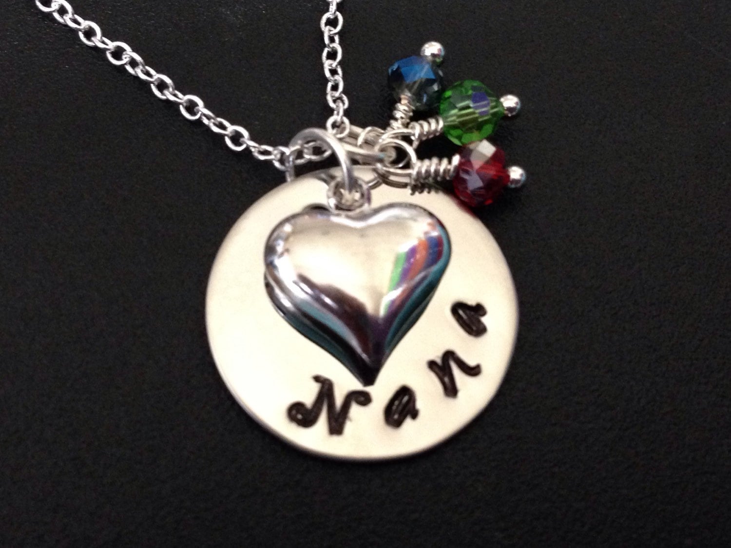 Hand Gestempelt Schmuck - Personalisierte Nana Und Herz Halskette Graviert Mutter Drei Geburtssteine von Ashijewelers