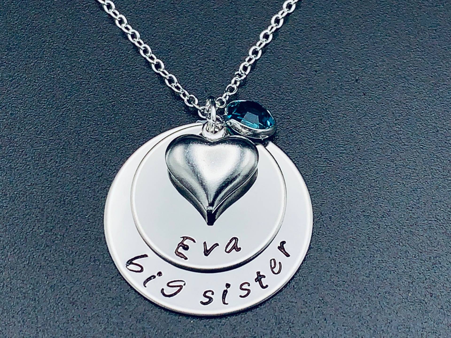 Handgestempelte Große Schwester Halskette - Edelstahl Mit Geburtsstein Charm Handgestempelter Schmuck von Ashijewelers