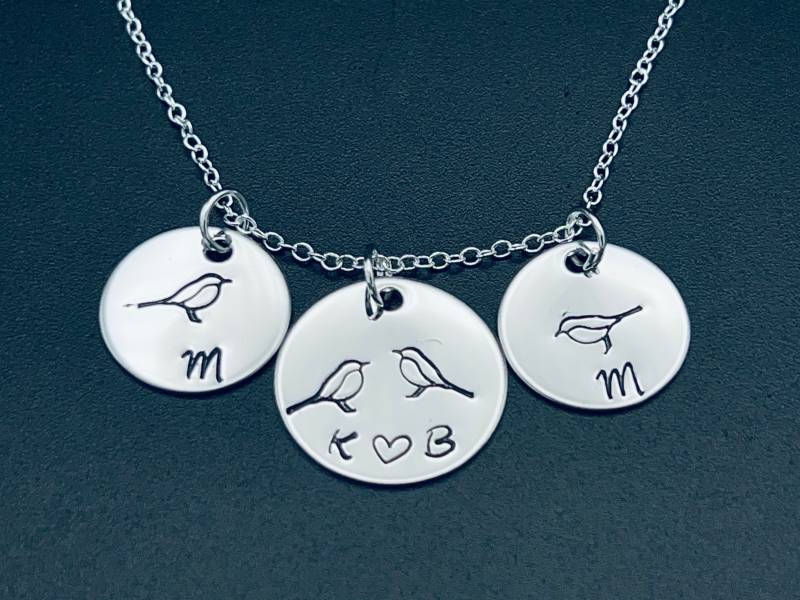 Handgestempelte Mama Halskette Personalisiert Edelstahl Schmuck | Halskette Mit Einem Kind Initial Familien Ashi Jewelers von Ashijewelers