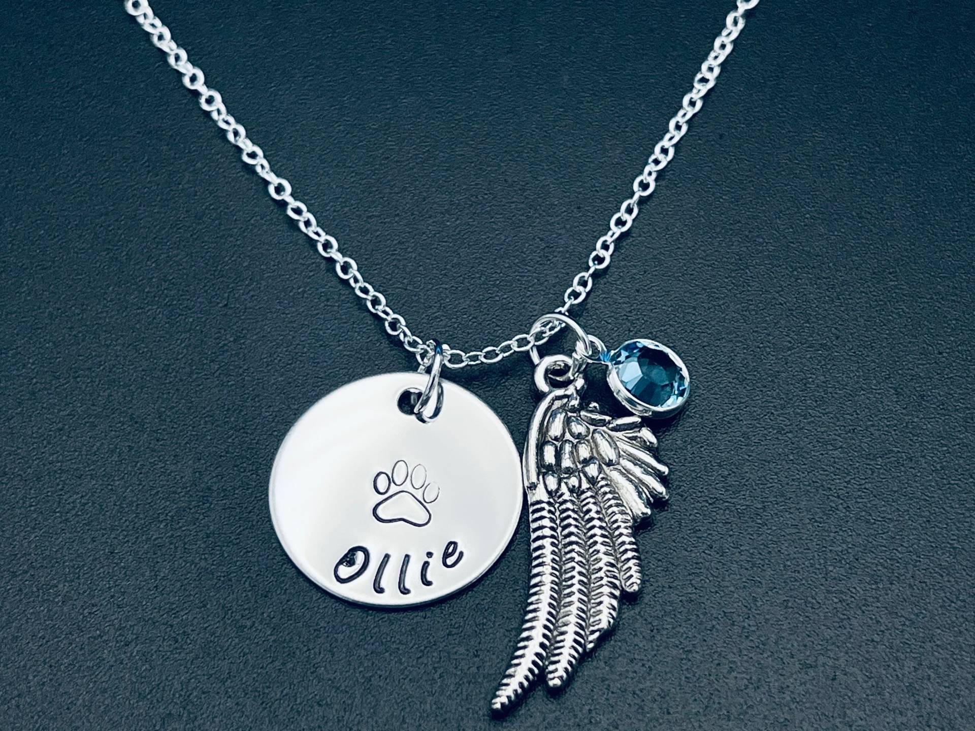 Haustier-Denkmal-Halskette - Hand Gestempelt Benutzerdefinierte Haustier-Namenskette, Gravierter Hundename, Personalisierter Pfotenabdruck Und von Ashijewelers