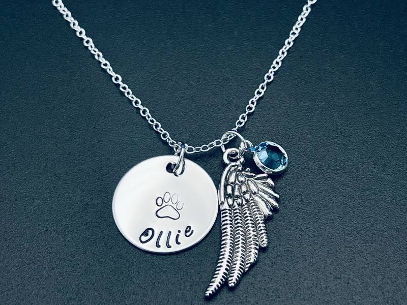 Haustier-Denkmal-Halskette - Hand Gestempelt Benutzerdefinierte Haustier-Namenskette, Gravierter Hundename, Personalisierter Pfotenabdruck Und von Ashijewelers